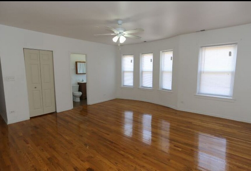 Building Photo - 4527 N Malden St