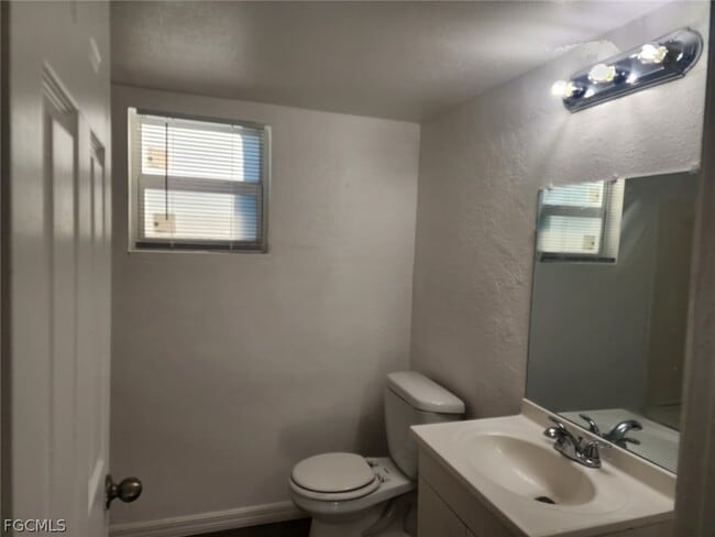 Building Photo - 1919 Lillie St