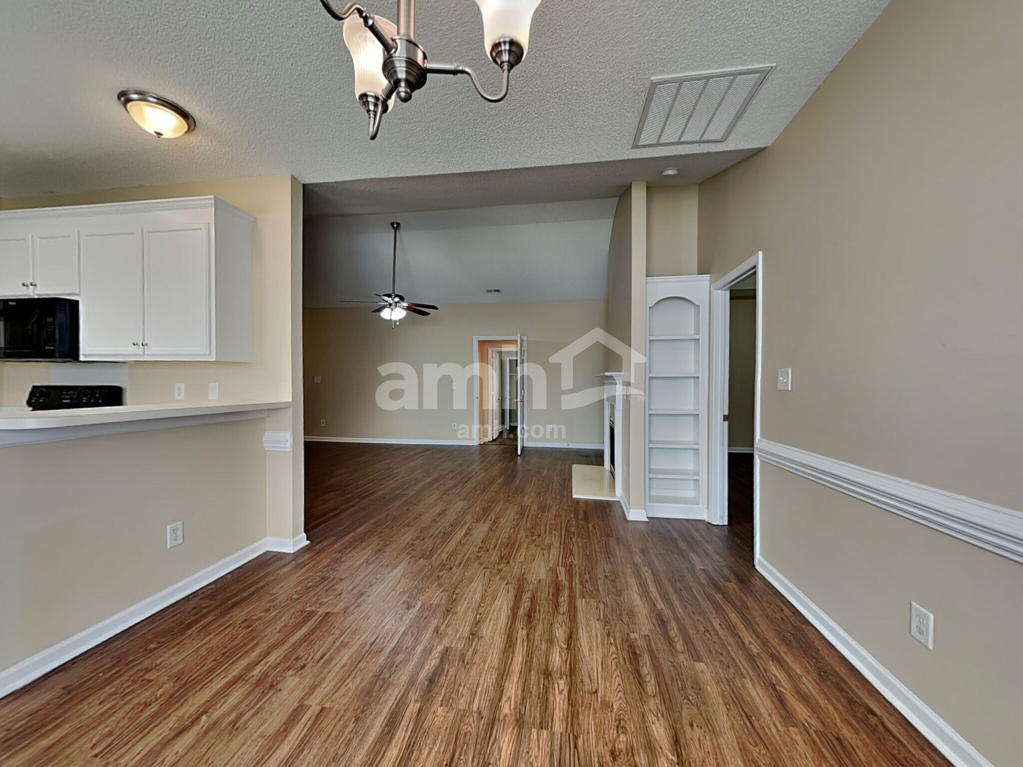 Building Photo - 4038 River Falls Dr