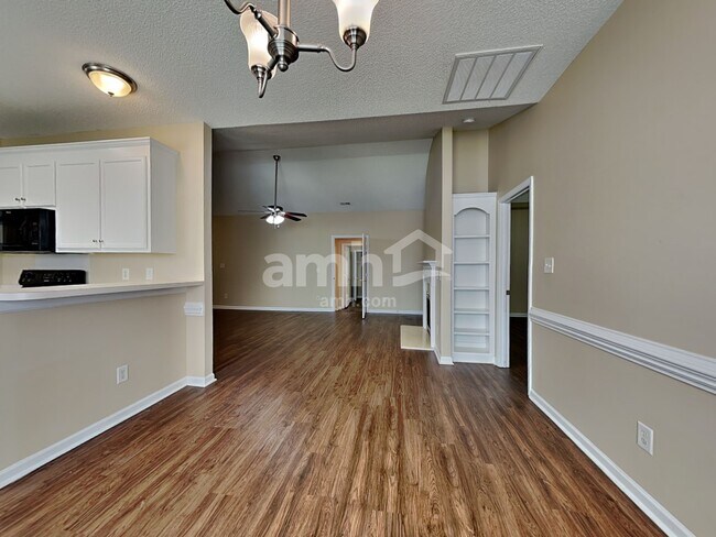 Building Photo - 4038 River Falls Dr