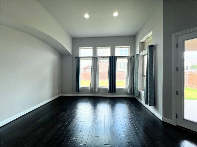 Building Photo - 2700 Hudson Ln