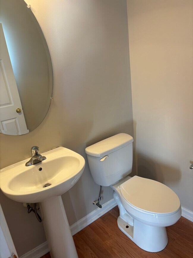 Building Photo - Brightwood Farms / Whitsett