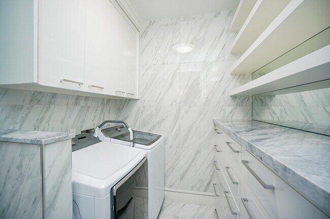 Building Photo - 5711 Sugar Hill Dr