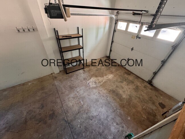 Building Photo - 3 bedroom 2 bath Cottage grove townhome