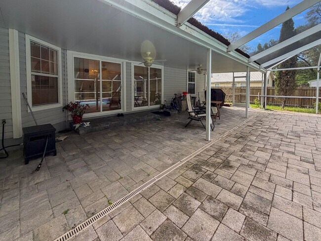 Building Photo - 4BR/2BA POOL home in NW Gainesville!