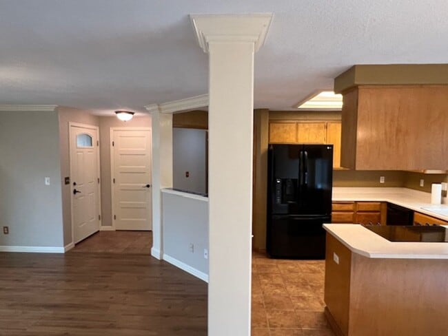 Building Photo - NEW TO MARKET, CLOSE TO SOUTH MEDFORD HIGH SCHOOL