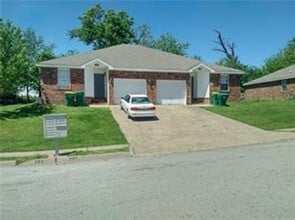 Building Photo - 335-335 Graystone Cir