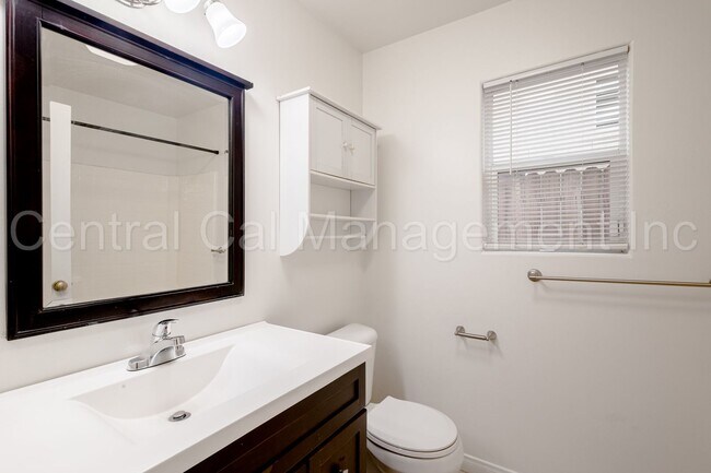 Building Photo - 3 Bedroom/2 Bath Home in San Lauren - $2150 per month!