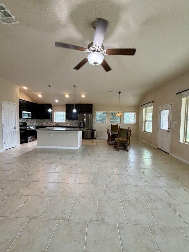 Building Photo - 646 Ridge Lawn Dr