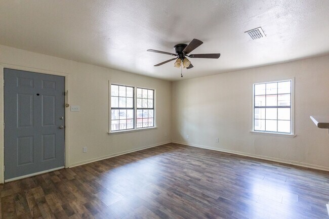 Building Photo - 2233 Fannin St