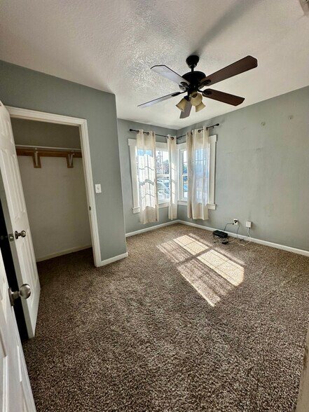 Building Photo - 1421 E Olive Ave