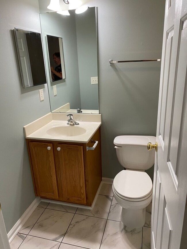 Building Photo - ***Move in special - ½ off first month’s r...