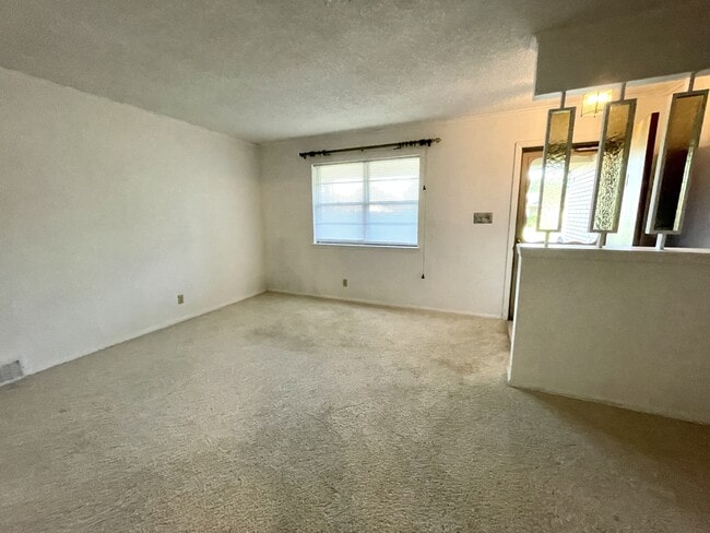Building Photo - 905 Cottonwood St