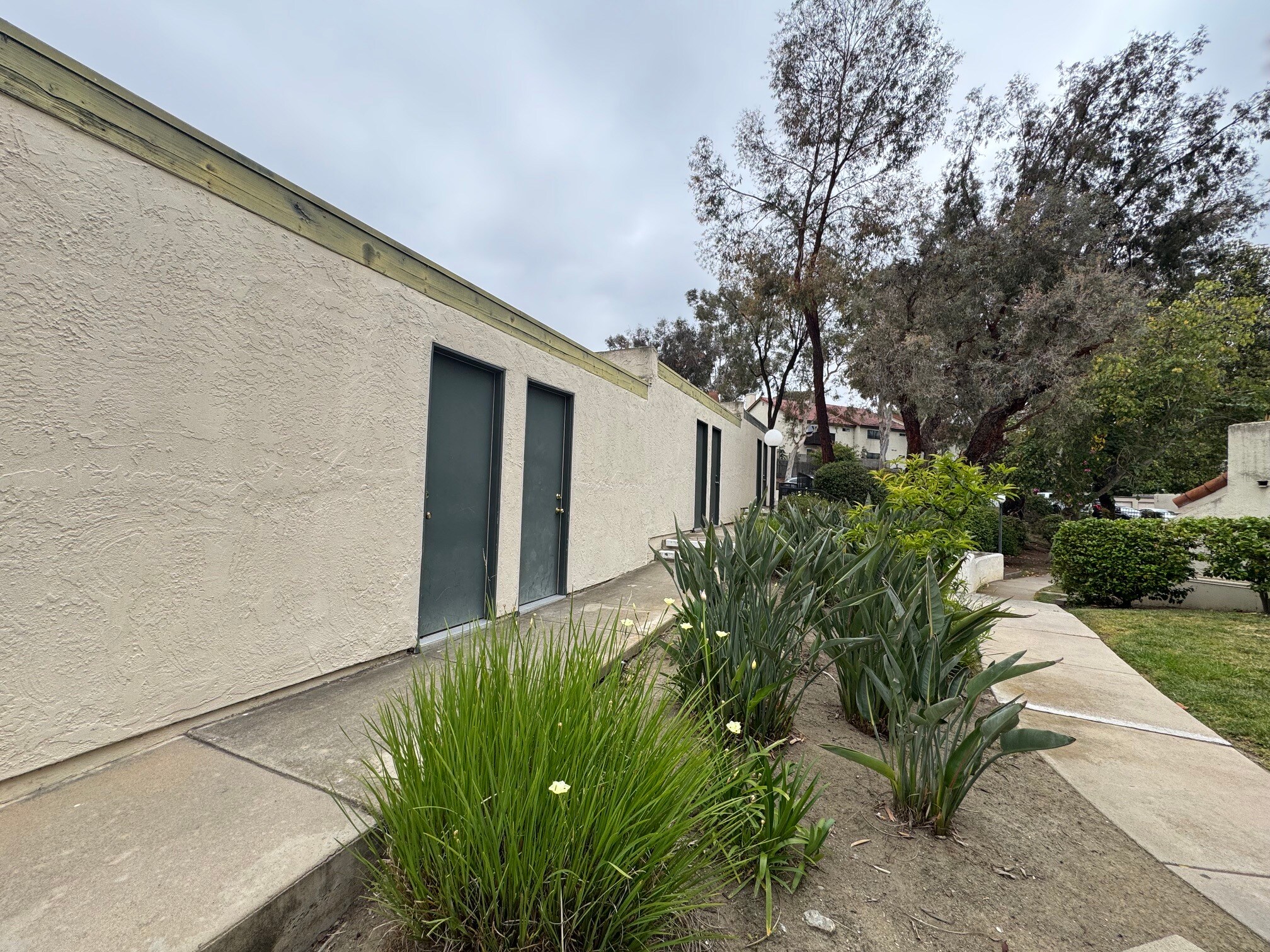 Building Photo - 351 N Melrose Dr