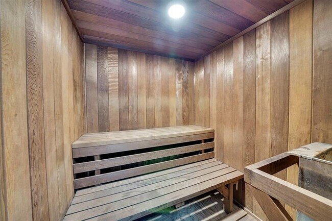 Building Photo - 400 N Surf Rd