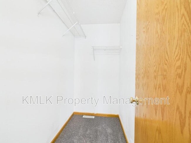 Building Photo - 411 Treeview Dr