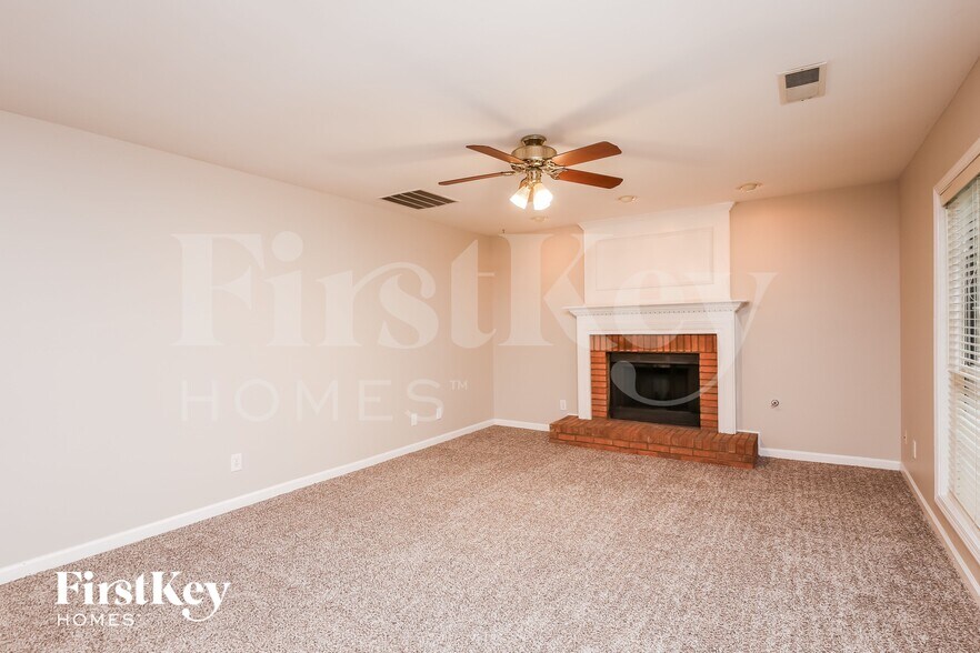 Building Photo - 2684 Conifer Green Way