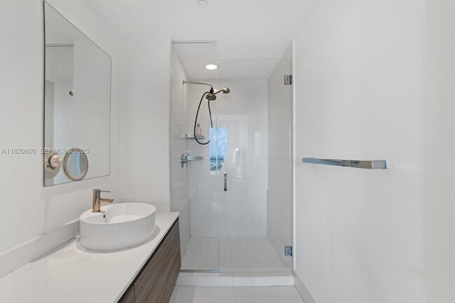 Building Photo - 121 NE 34th St