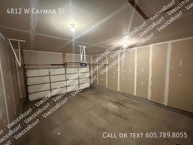 Building Photo - 4812 W Cayman St