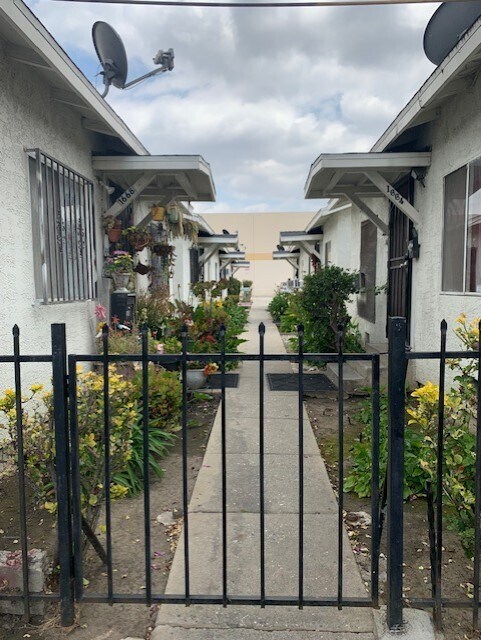 Building Photo - 1660 1/2 Murchison St