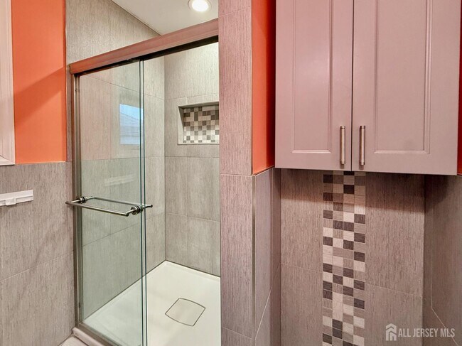 Building Photo - 5 Viburnum Ct