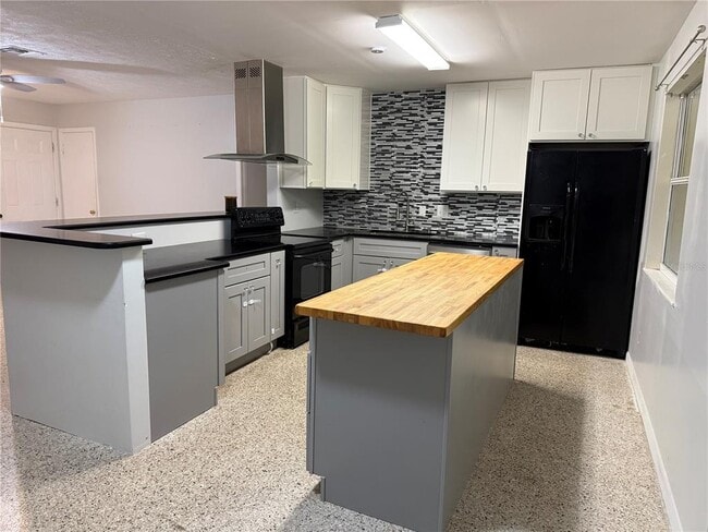 Building Photo - 845 Edgewood Rd