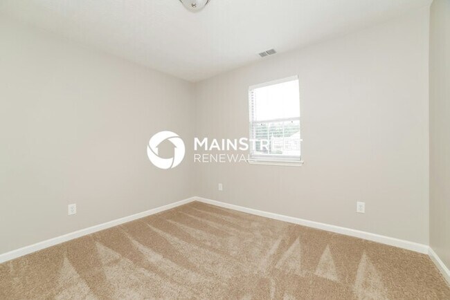 Building Photo - 3 Bedroom Pet-Friendly Home in Stockbridge, GA with Main Street Renewal