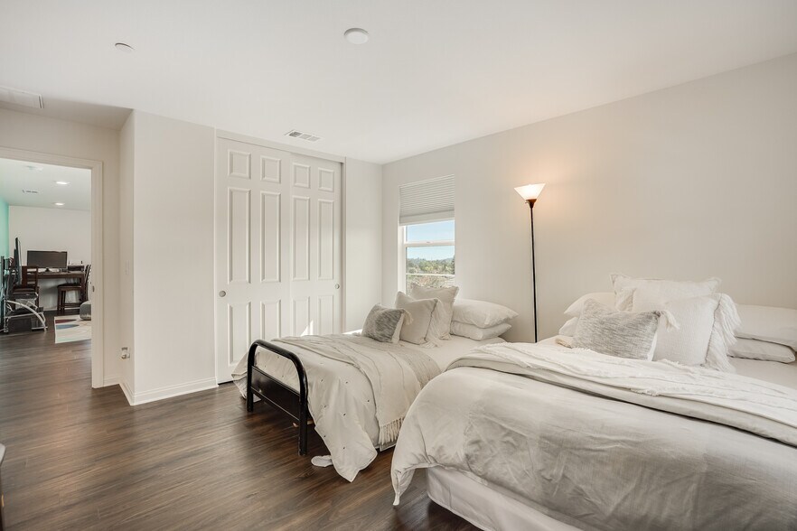 Building Photo - 8621 Lake Ashmere Dr