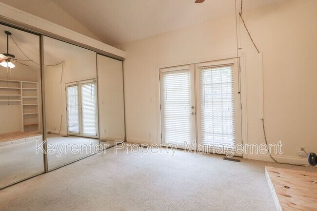 Building Photo - 1505 Riverside Dr