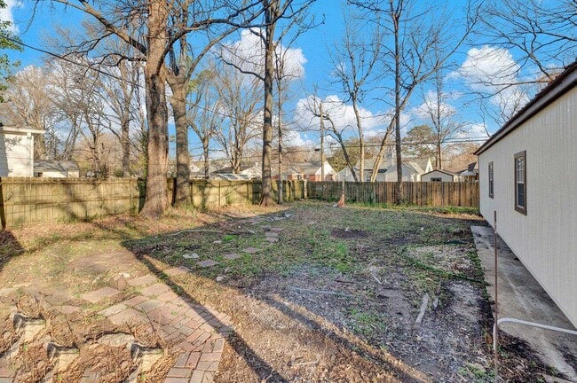 Building Photo - 3780 Shirlwood Ave