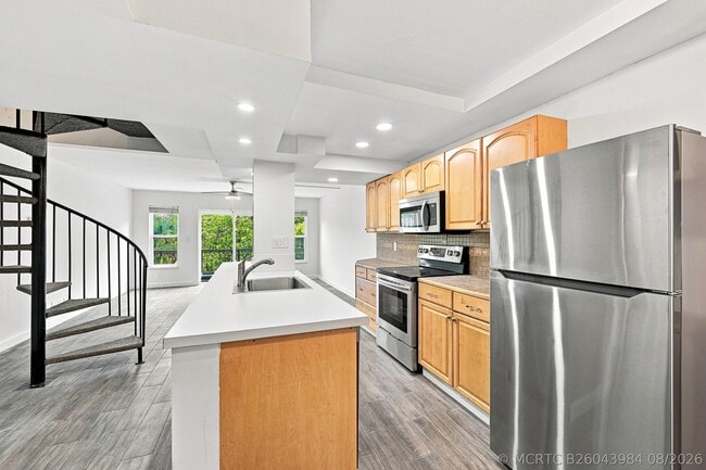 Building Photo - 640 Tennis Club Dr