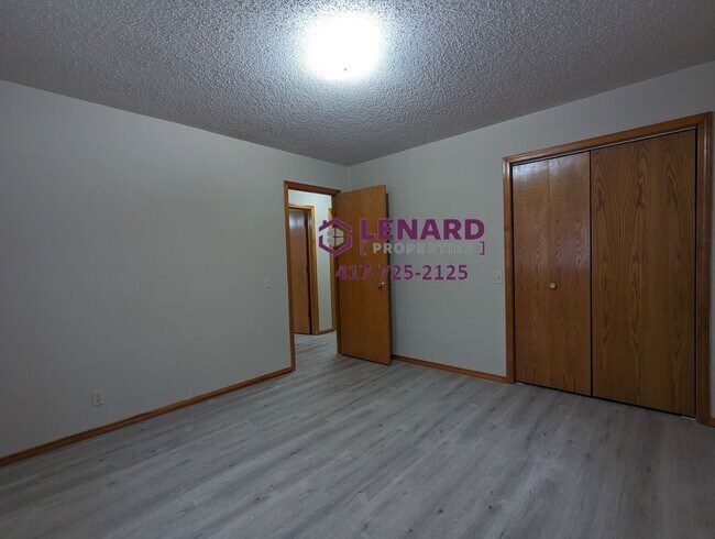 Building Photo - 3 Bedroom Home Ready for Move In!