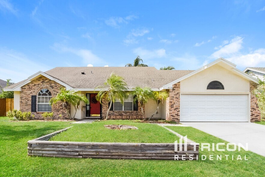 Primary Photo - 809 Silversmith Cir