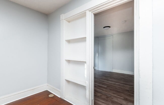 Building Photo - 917 Watt St