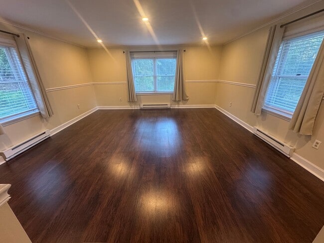 Building Photo - Beautiful Single Family Home in Quiet Neig...