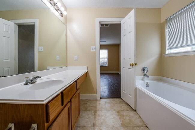 Building Photo - 5830 Silver Oak