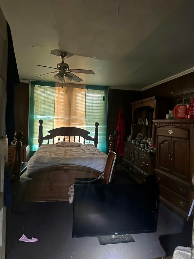 Building Photo - 82 E Hampton St