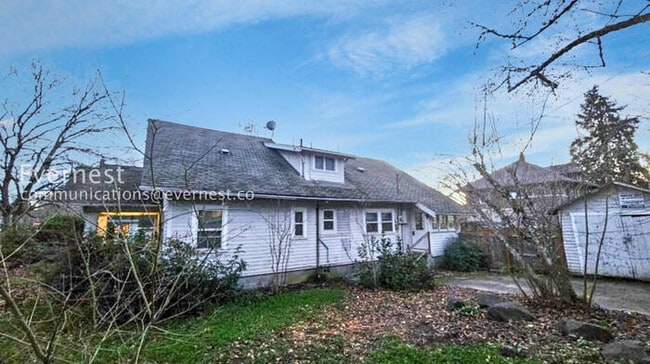 Building Photo - 4 Bed, 2 Bath Home with Fenced Yard / Vouchers Accepted / 12 to 18 month lease options available.