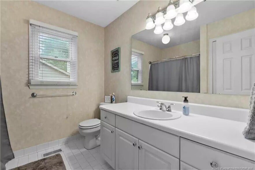 Building Photo - 5551 Robmont Dr