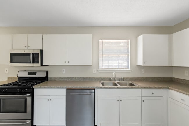 Building Photo - 2921 Russ Ln