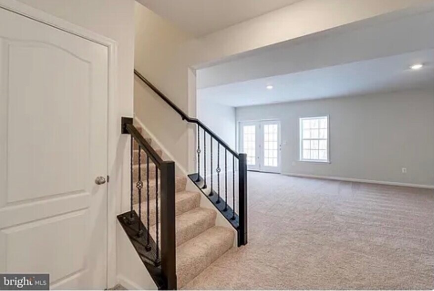Building Photo - 10810 Meridian Hill Way