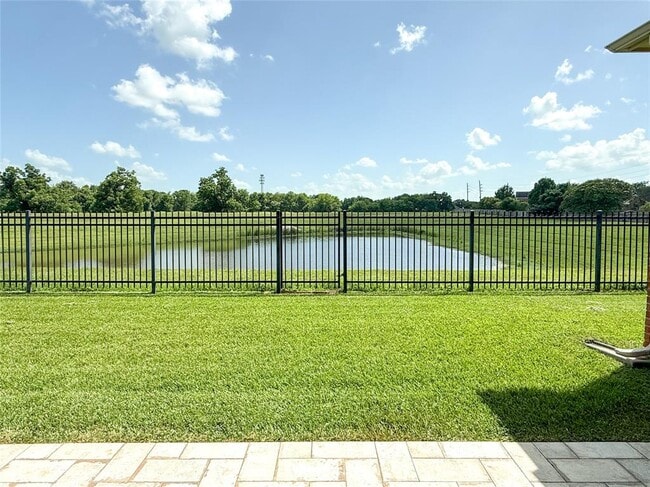 Building Photo - 7706 Bayou Green Ln