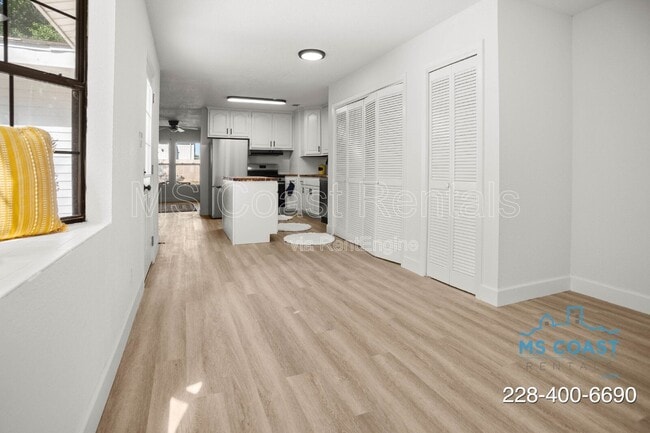 Building Photo - 218 Dogwood Dr