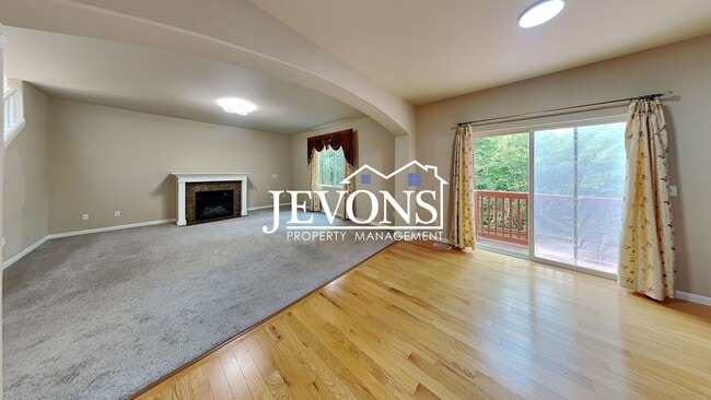 Building Photo - Spacious 5-bedroom home in a great community with 2-car garage, washer and dryer, just minutes fr...