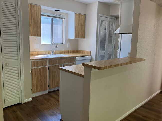 Building Photo - 12100 Melville Dr