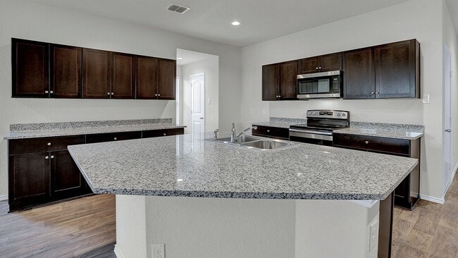 Building Photo - 4 BR / 2 BA - 2032 SF in Seguin - Arroyo Ranch!