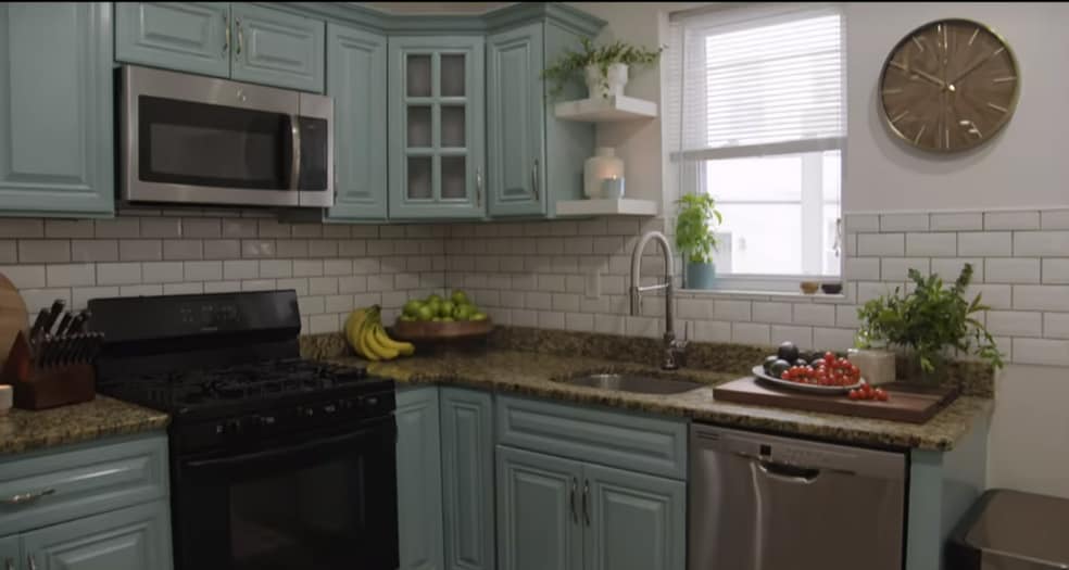 Kitchen - 4937 Chancellor St