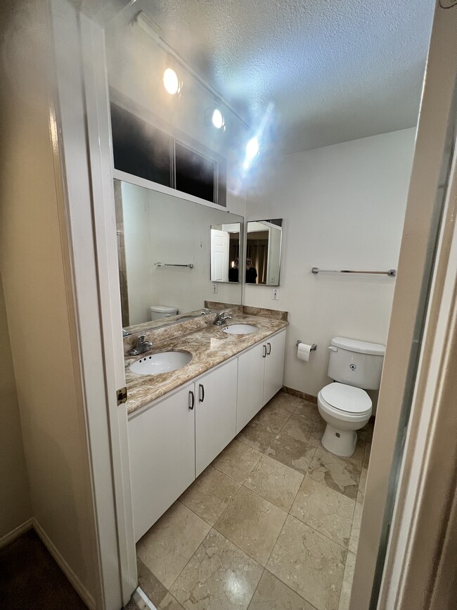 Master bathroom - 1250 S Westgate Ave