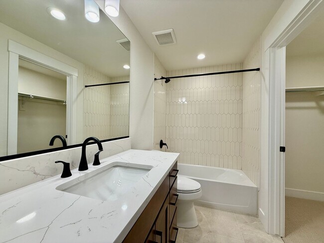 Building Photo - Luxury Living in Kissing Camels – 4 Bed | ...