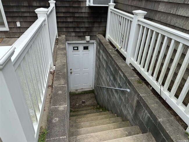 Building Photo - 10 Arthur Ave